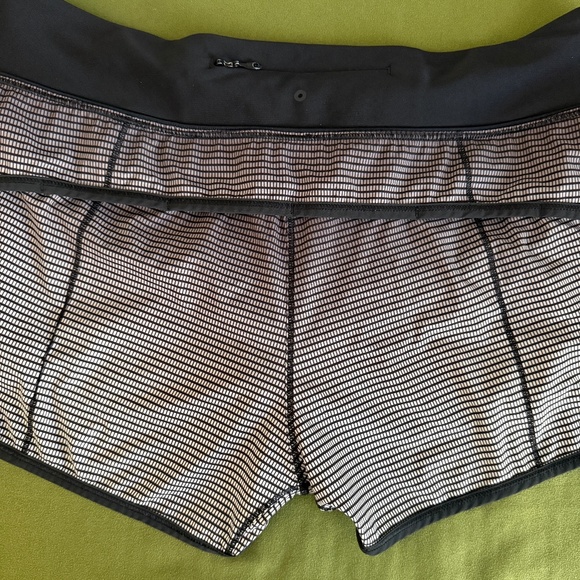 Lululemon Speed Short H2O in Double Gradient White Gray and Black (Size 8) - Picture 11 of 11